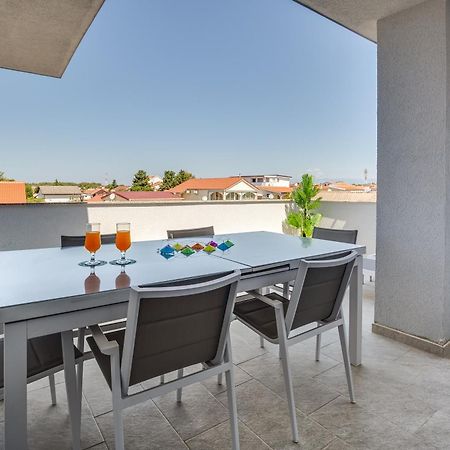Apartmani Kastelina วีร์ ภายนอก รูปภาพ