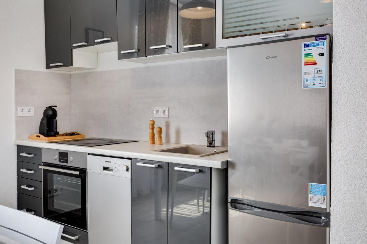 Apartmani Kastelina วีร์ ภายนอก รูปภาพ