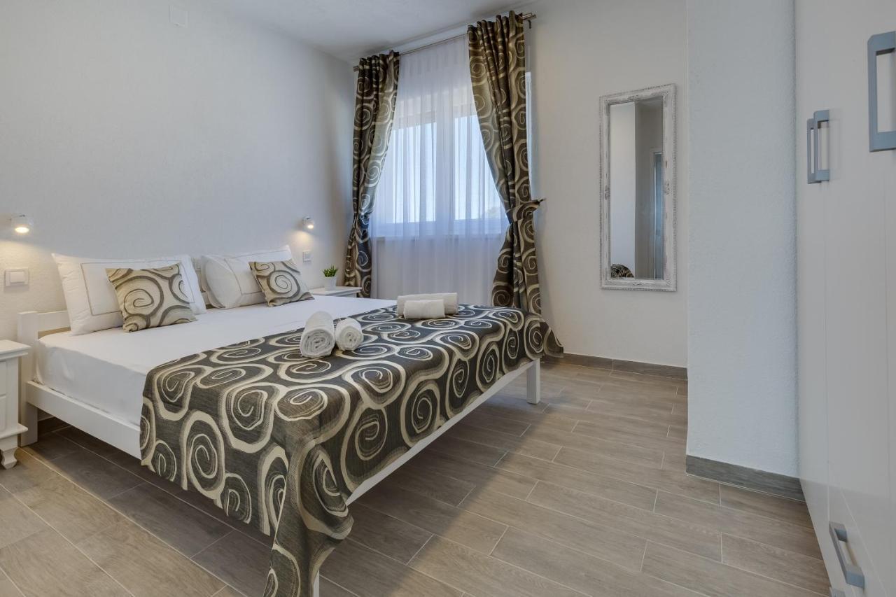 Apartmani Kastelina วีร์ ภายนอก รูปภาพ
