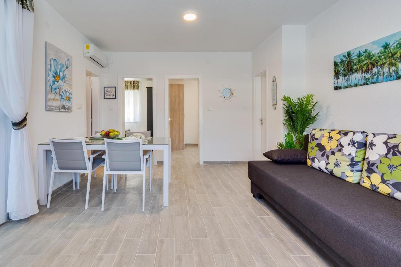 Apartmani Kastelina วีร์ ภายนอก รูปภาพ