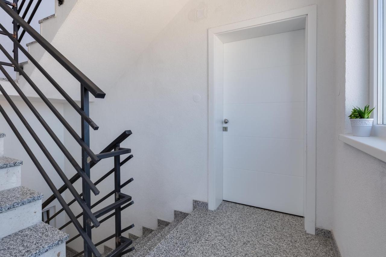Apartmani Kastelina วีร์ ภายนอก รูปภาพ