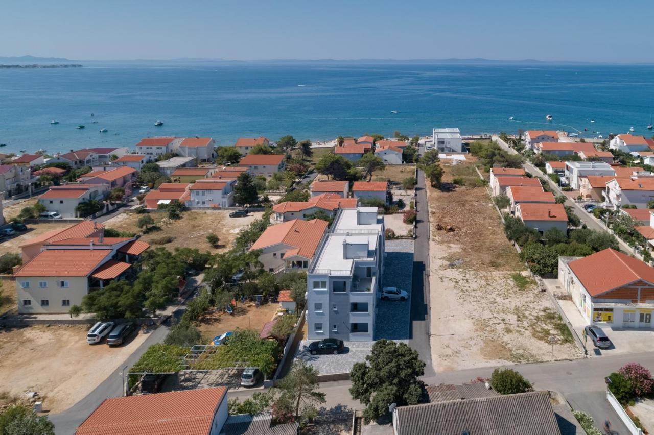 Apartmani Kastelina วีร์ ภายนอก รูปภาพ