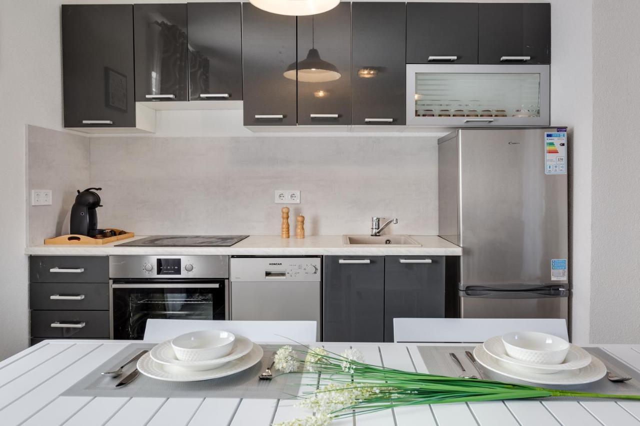 Apartmani Kastelina วีร์ ภายนอก รูปภาพ