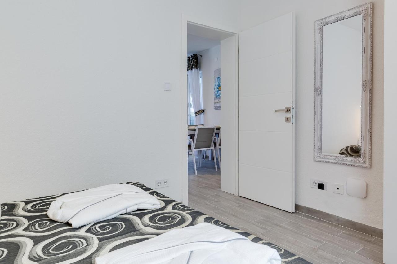 Apartmani Kastelina วีร์ ภายนอก รูปภาพ