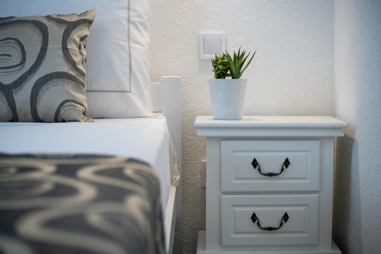 Apartmani Kastelina วีร์ ภายนอก รูปภาพ