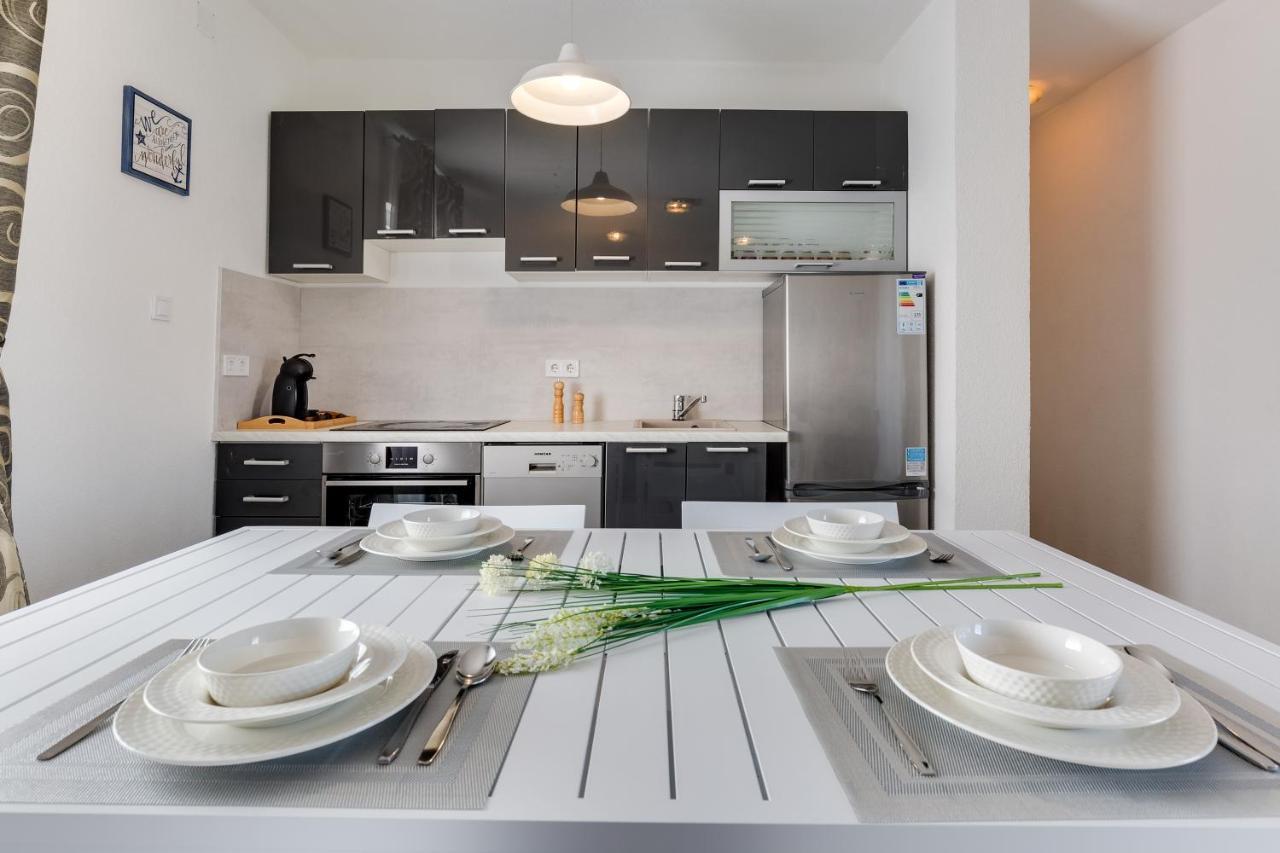 Apartmani Kastelina วีร์ ภายนอก รูปภาพ