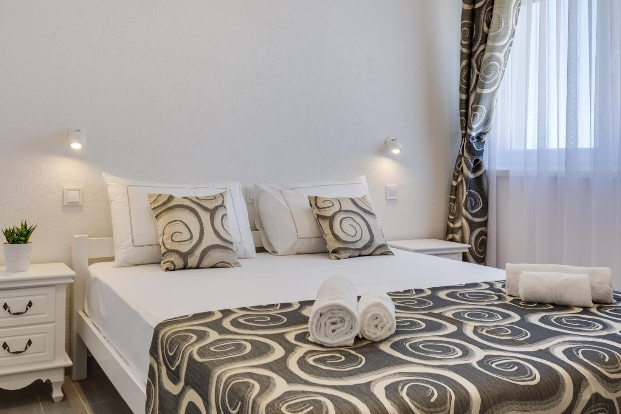 Apartmani Kastelina วีร์ ภายนอก รูปภาพ