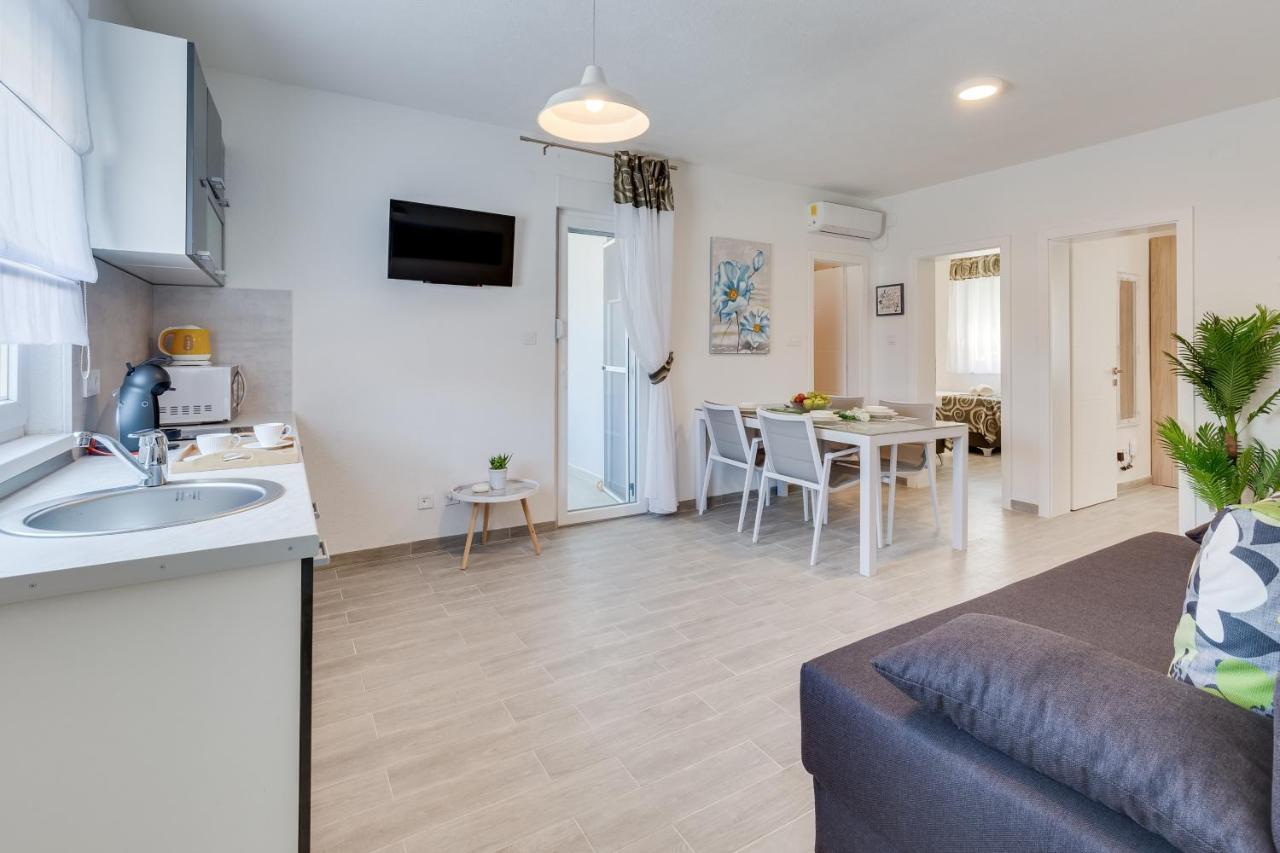 Apartmani Kastelina วีร์ ภายนอก รูปภาพ