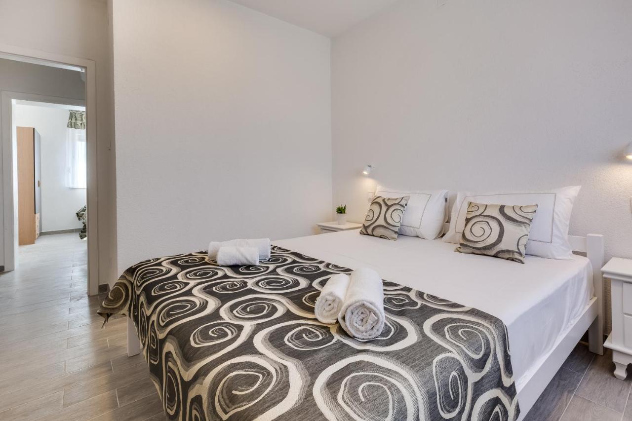 Apartmani Kastelina วีร์ ภายนอก รูปภาพ